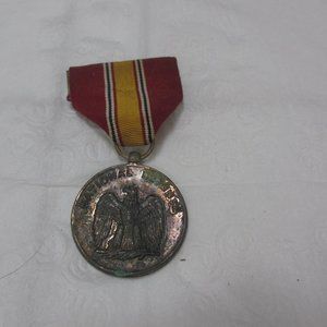 MEDAL AND RIBBON UNITED STATES NATIONAL DEFENSE  VINTAGE